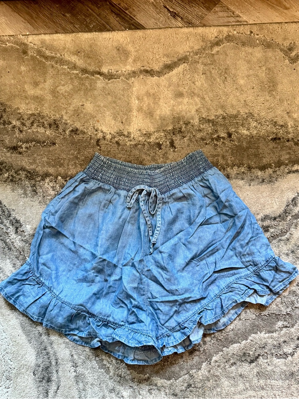 High Waist Blue Ruffle Hem Women's Shorts - Picture 4 of 4